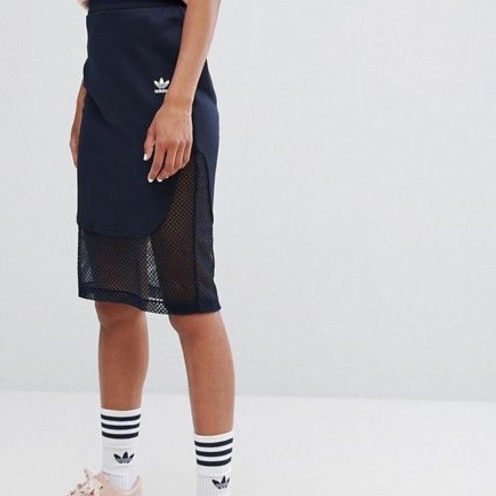 ❤️ONE HR SALE❤️BRAND NEW WITH TAGS ADIDAS MIDI